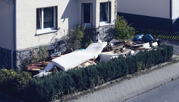 Yard Junk Removal in Sandy
